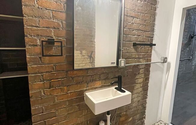 1 bed, 1 bath, 525 sqft, $1,475, Unit House