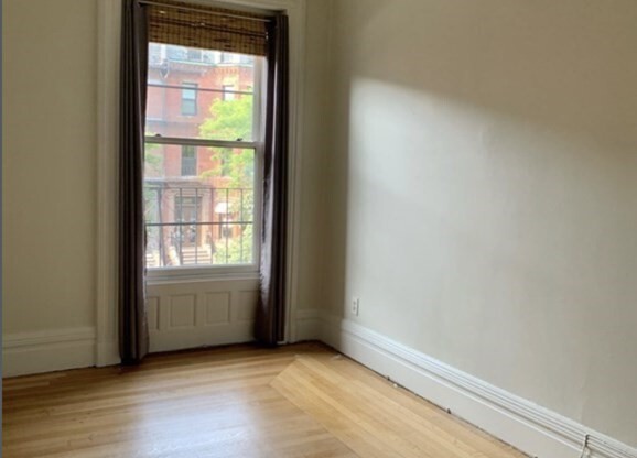 220 NEWBURY