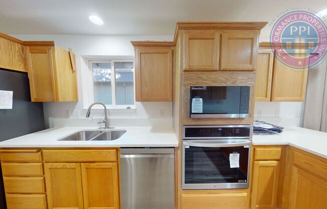 LAKE OSWEGO, FIRST ADDITION / SINGLE LEVEL, NEWLY UPDATED, BASEMENT & GARAGE