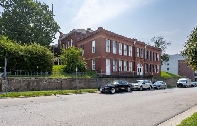 1 bed, 1 bath, $829, Unit 3819 Jones St #207