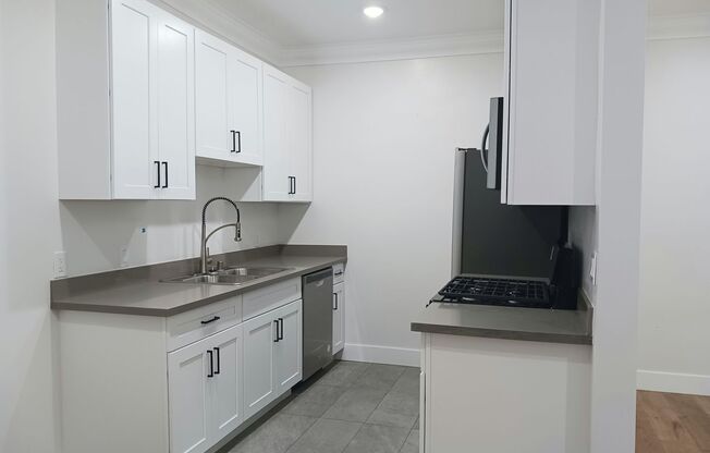 220 E. Valencia Ave.