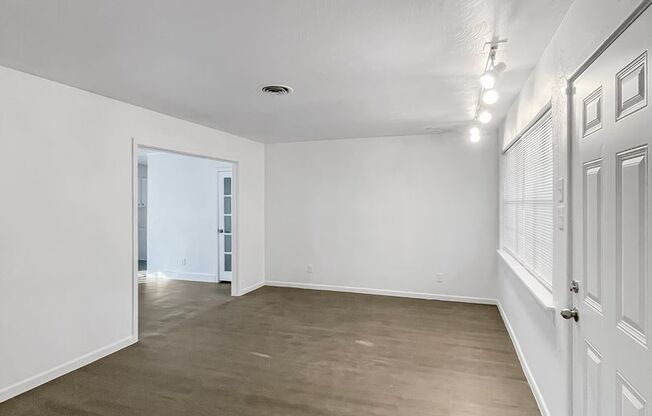 Charming 3-Bedroom, 2-Bathroom Home in a Quiet Neighborhood