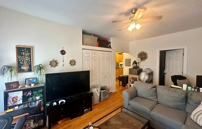 1 bed, 1 bath, 850 sqft, $1,600, Unit 1948-13