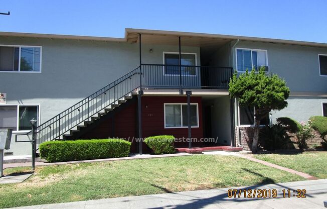 2 beds, 1 bath, 650 sqft, $2,395