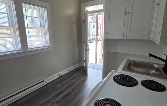 2 beds, 1 bath, $1,250