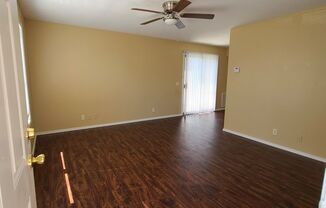 2 beds, 1.5 baths, $900, Unit 2338 Highview