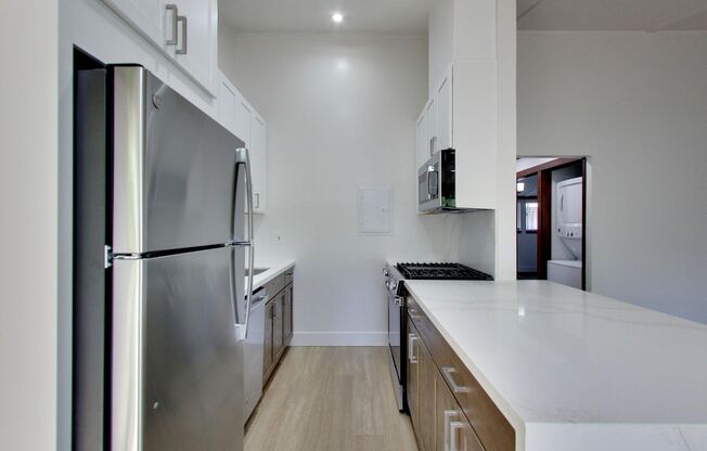 2 beds, 1 bath, 900 sqft, $2,783, Unit 126