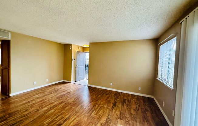 Downstairs Corner 2-Bedroom Condo in Central Las Vegas Location!