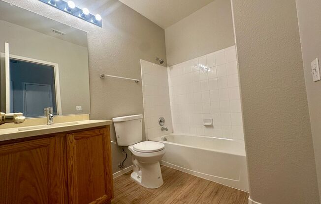2 beds, 2 baths, $1,650, Unit UNIT 2011