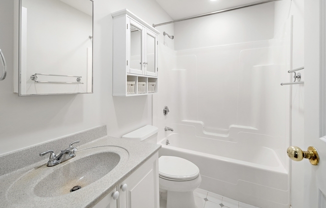 2 beds, 2 baths, 1,027 sqft, $5,200, Unit 201