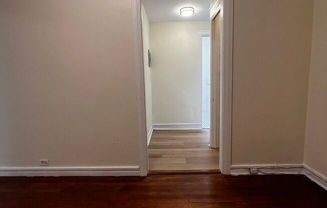 2 beds, 1 bath, 1,245 sqft, $1,950, Unit Old King Edward 68