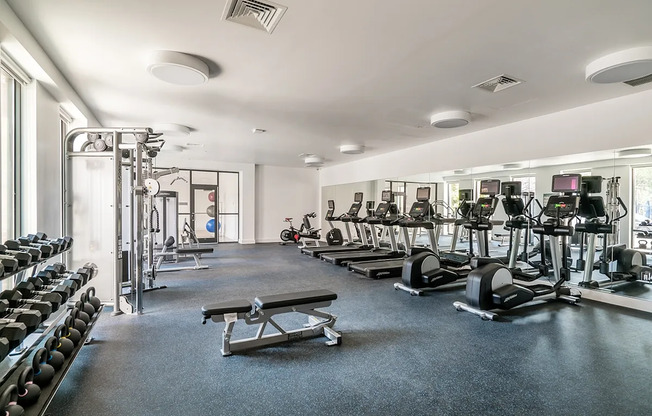 2 beds, 1 bath, $4,250, Unit 221A