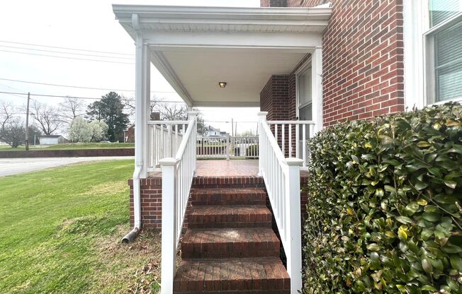 Beautiful Hardwood Floors and Conveniently Located!