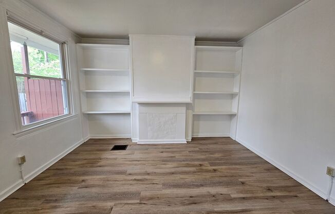 Spacious 3 bedroom 1 bath townhouse for rent !