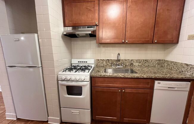 Studio, 1 bath, 320 sqft, $1,545, Unit 273-0905