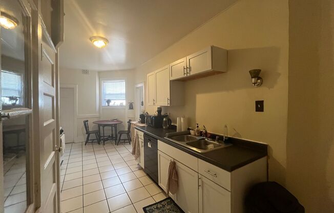 4 beds, 2 baths, $2,295, Unit 10