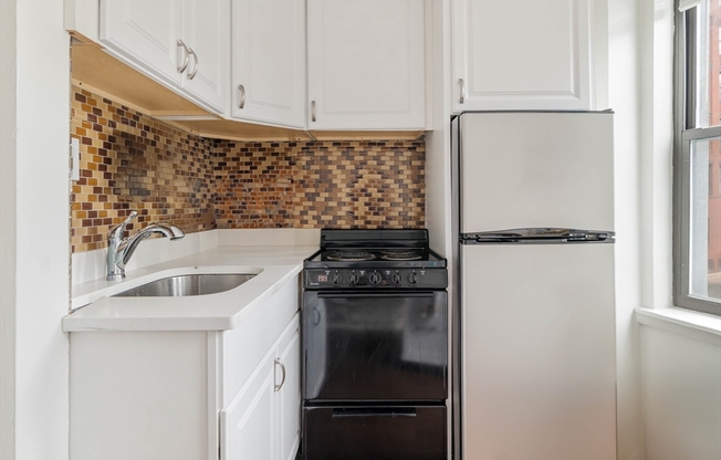 2 beds, 1 bath, 603 sqft, $3,650, Unit 4