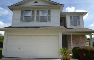 Less than 10 miles to Randolph AFB!