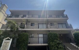 1337 N SIERRA BONITA