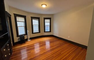 3 beds, 1 bath, $2,600, Unit 2