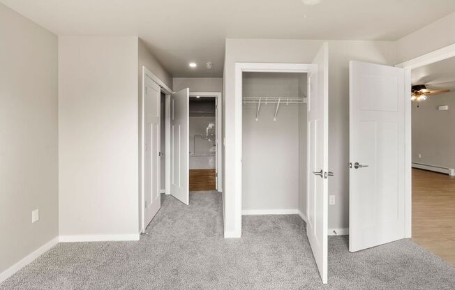 1 bed, 1 bath, 1,021 sqft, $1,549.99, Unit 194-05