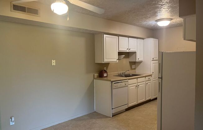 1 bed, 1 bath, 850 sqft, $1,075, Unit 10-21