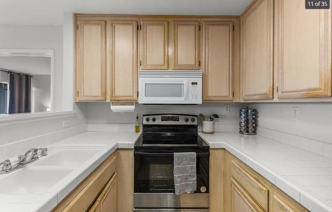 2 Bedroom 2 Bath Condo in Gated Community of Fashion View- Fashion Valley/ Linda Vista