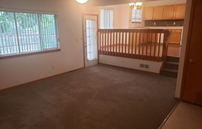 9516 CASTLE RDG CIR
