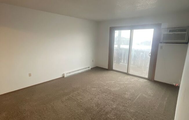 2 beds, 1 bath, 850 sqft, $750, Unit 701 - 14A