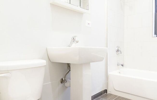 1 bed, 1 bath, 560 sqft, $1,950, Unit 516-320