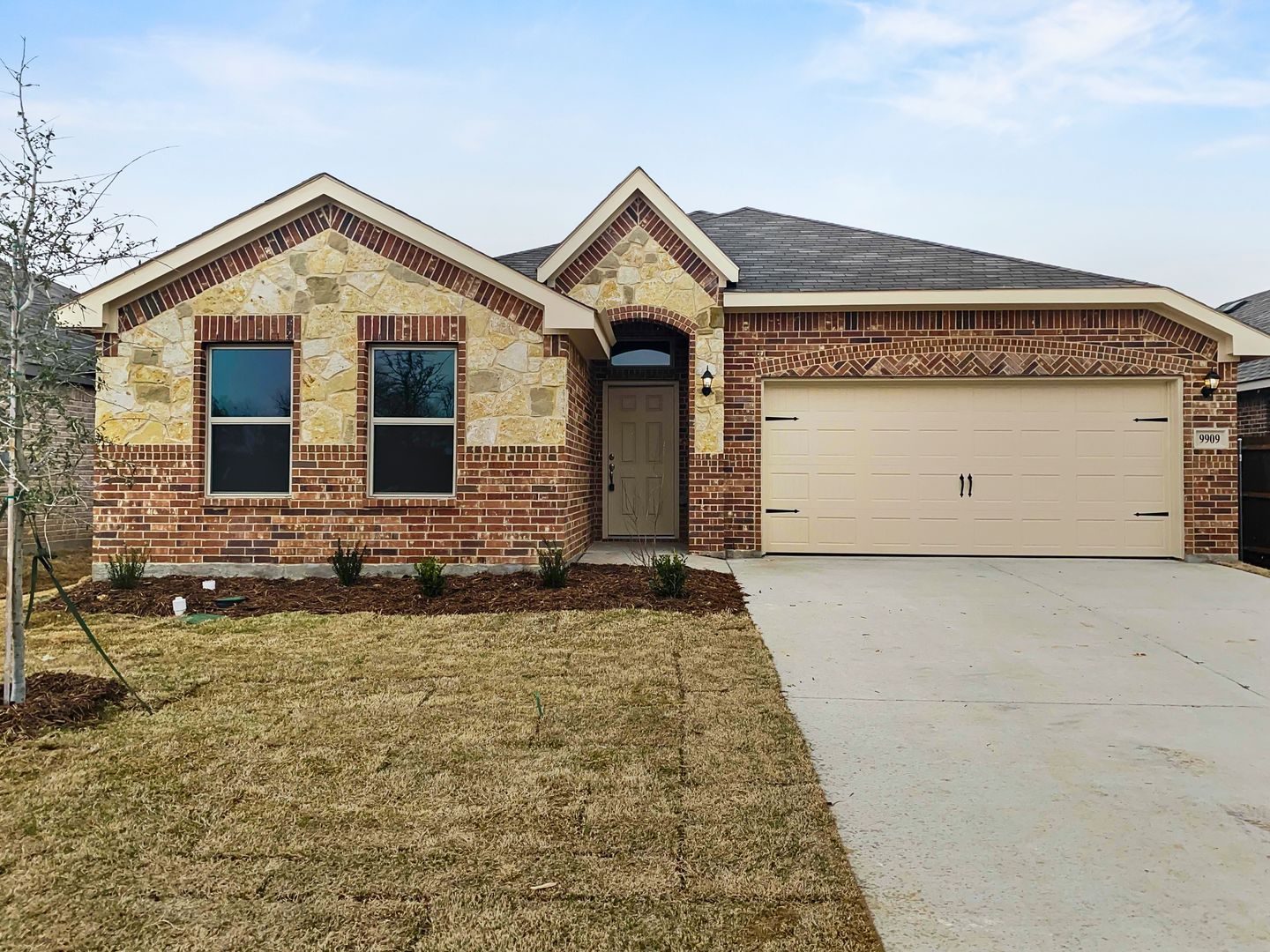 Stylish New Build with Luxury Finishes – Move-In Ready!