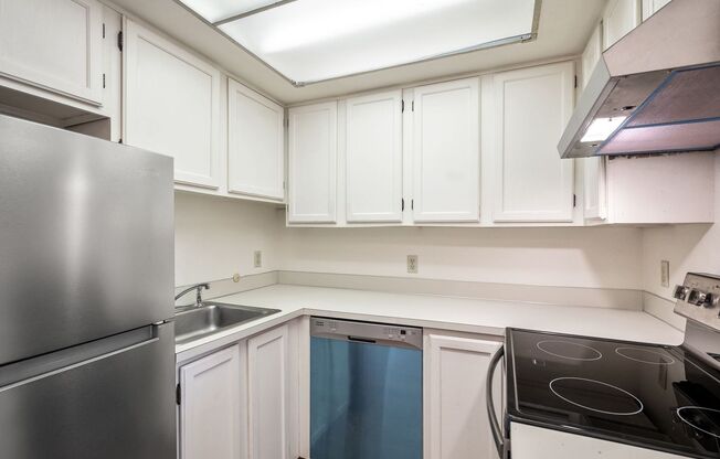 1 bed, 1 bath, 609 sqft, $1,475, Unit 402