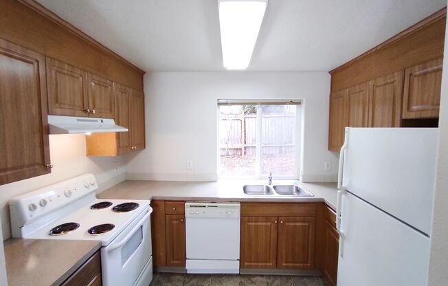 2 beds, 2 baths, 981 sqft, $1,595, Unit 29