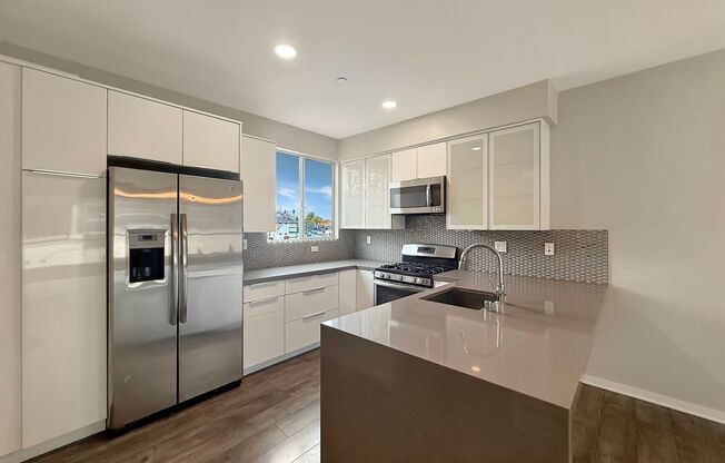 Beautiful 3-Story Townhome at Ocean Beach &amp; Point Loma for $4,700/mo.