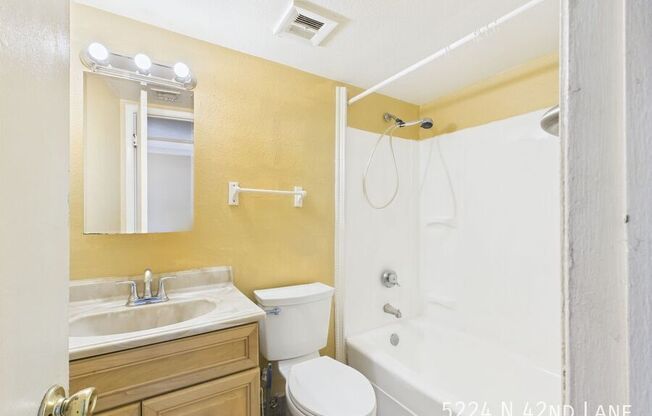 5224 N 42 LN
