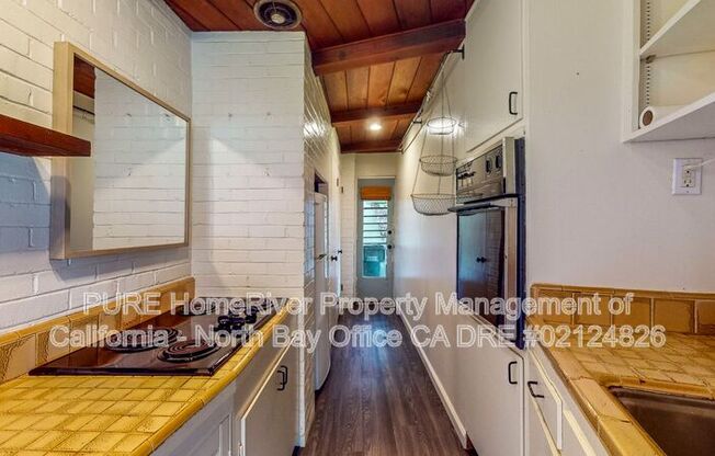 25 WOODWARD AVE