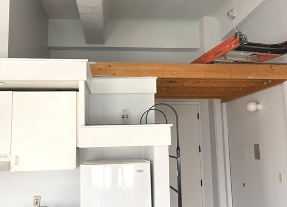 Studio, 1 bath, 480 sqft, $2,600, Unit 212