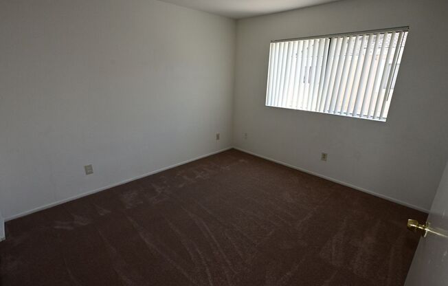2 beds, 2 baths, $2,400, Unit 10