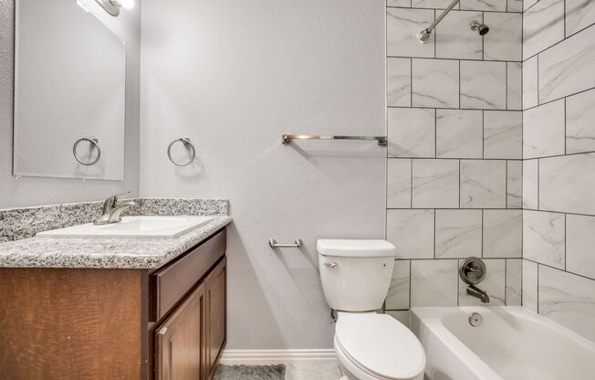 2 beds, 1 bath, 860 sqft, $1,250, Unit 122