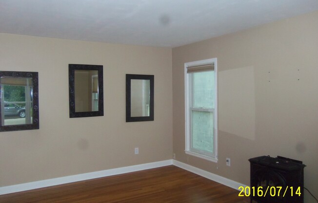 2 beds, 1 bath, $1,300