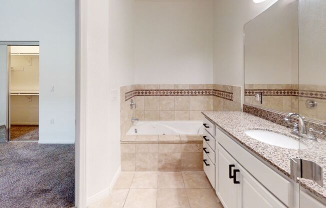 3 beds, 2.5 baths, 1,300 sqft, $3,795, Unit 32