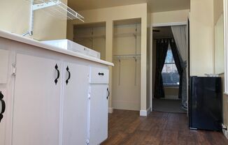 1 bed, 1 bath, 320 sqft, $975, Unit A