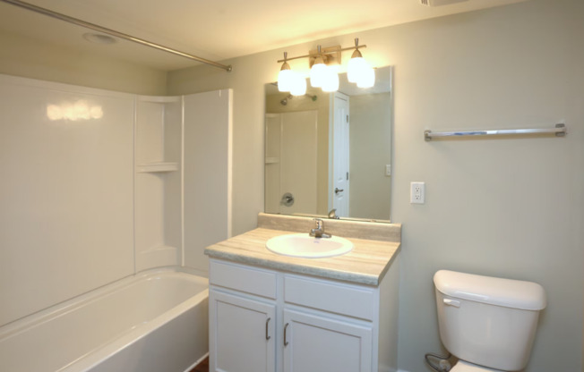 2 beds, 2 baths, 915 sqft, $1,270