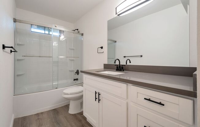 2 bedroom 1 bath in Boutique property!