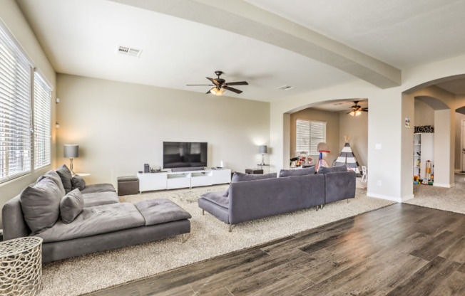 13 PEAK VILLA AVE