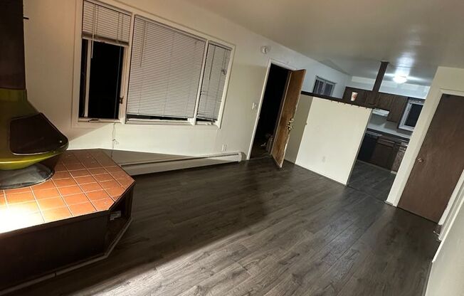 2 beds, 1 bath, 700 sqft, $1,900, Unit 1