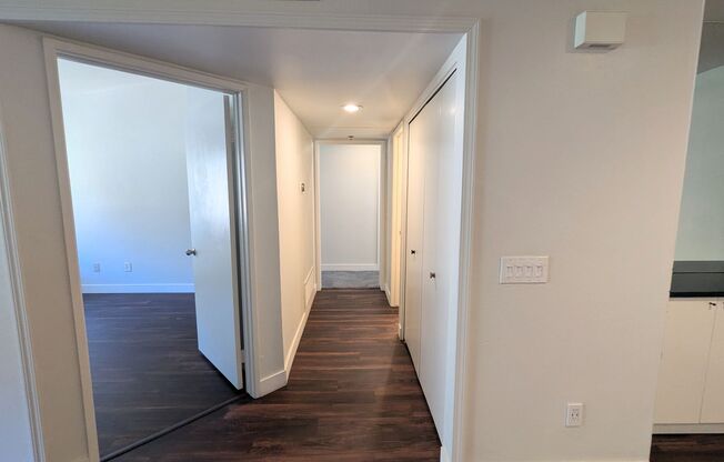 Rancho Bernardo Top Level 2 Bedroom/2 Bathroom Condo!