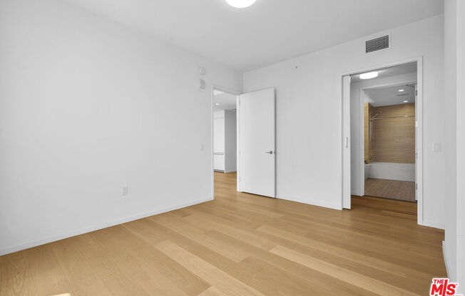 2 beds, 2 baths, 1,305 sqft, $4,800, Unit 2811