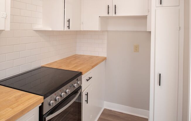 Studio, 1 bath, $1,300, Unit A1