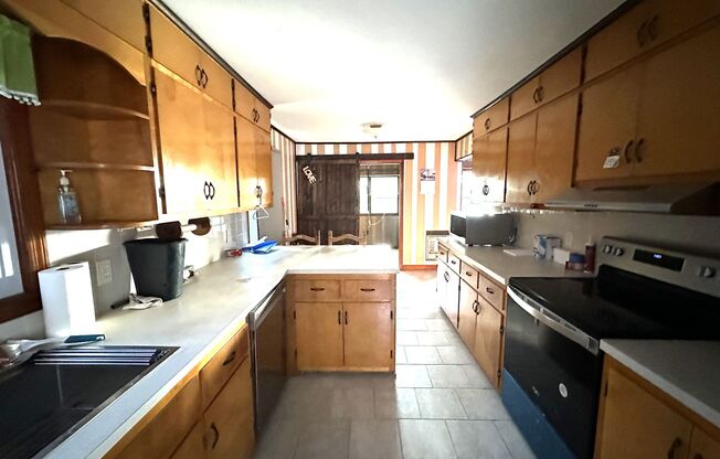 3 beds, 1 bath, $1,600